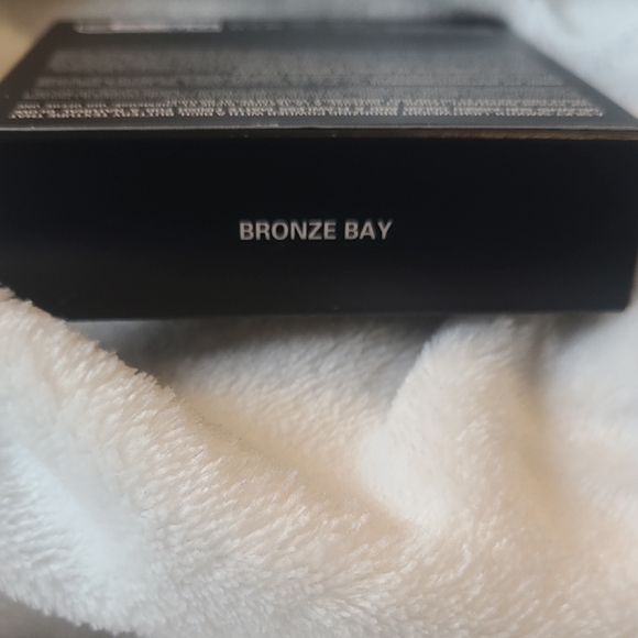 Anastasia Beverly Hills Smooth Blur Bronzer in Black - Picture 2 of 3